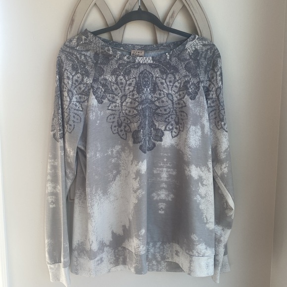 Como Vintage gray & white long sleeve printed faux lace top size XL NWT - Picture 1 of 10